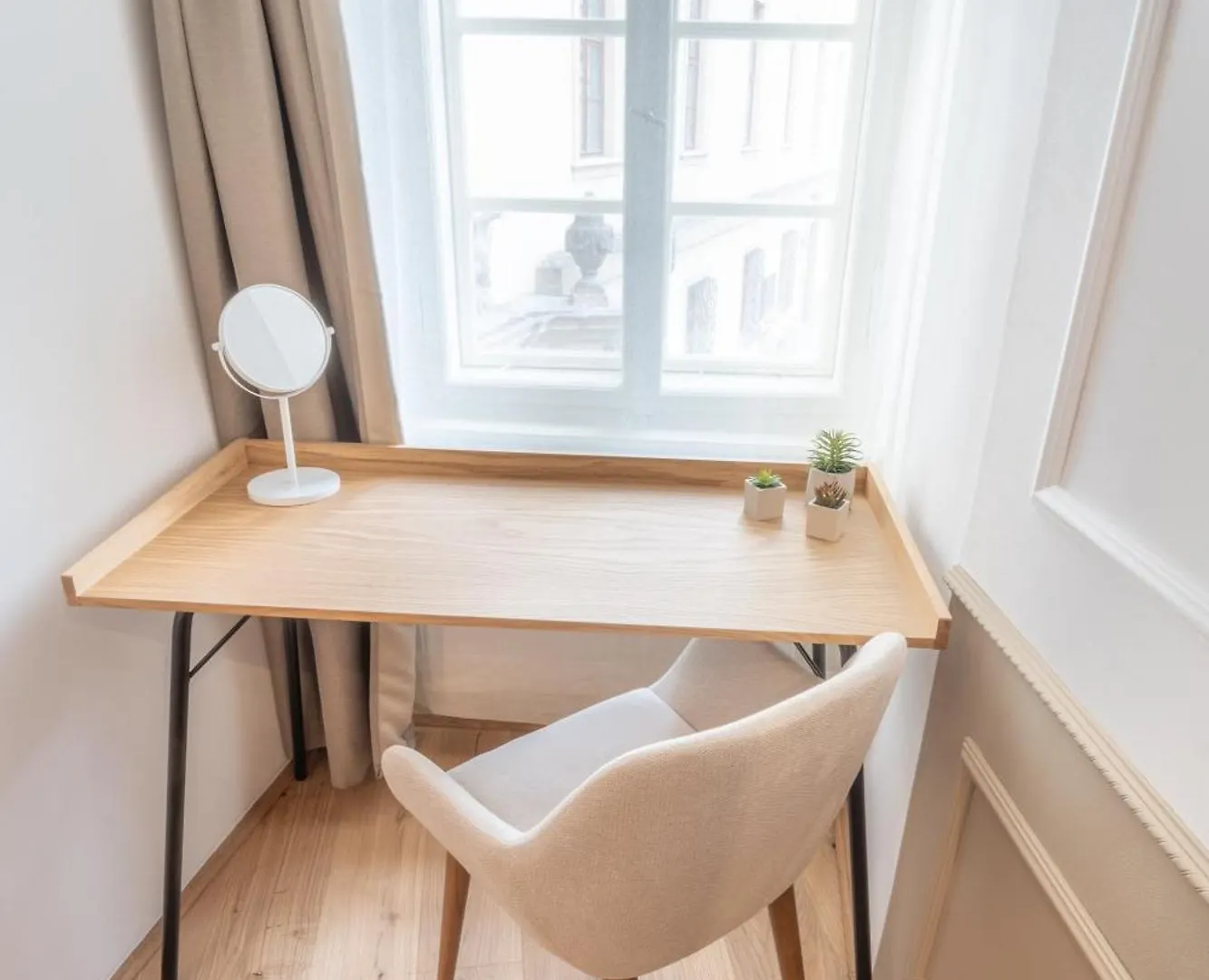 Beautifully Renovated Apartments At Lesser Town Prague