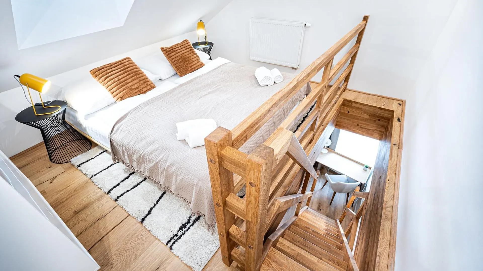 Beautifully Renovated Apartments At Lesser Town Prague