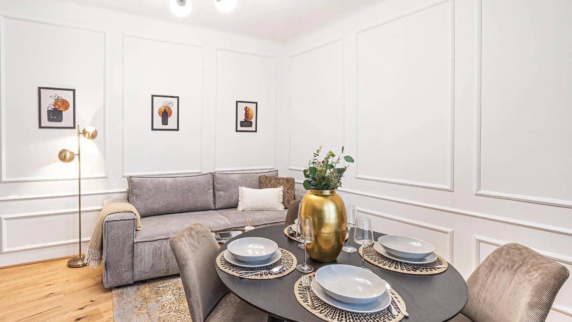 Beautifully Renovated Apartments At Lesser Town Prague