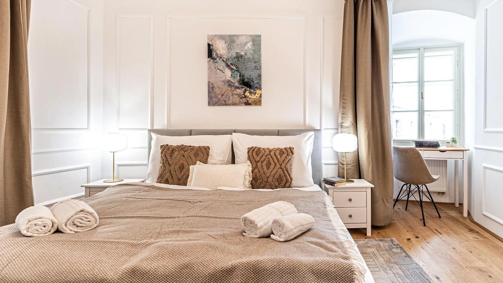 Beautifully Renovated Apartments At Lesser Town Prague