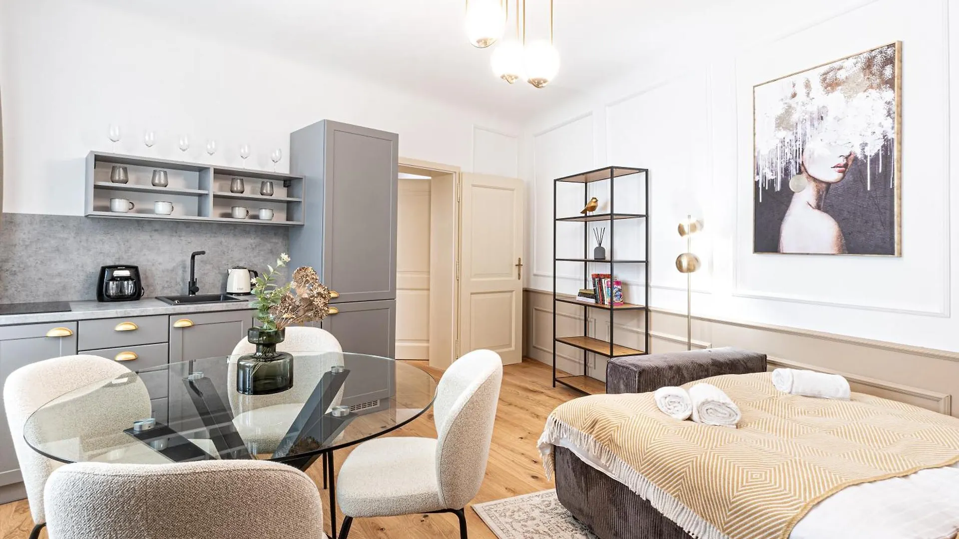 Beautifully Renovated Apartments At Lesser Town Prague