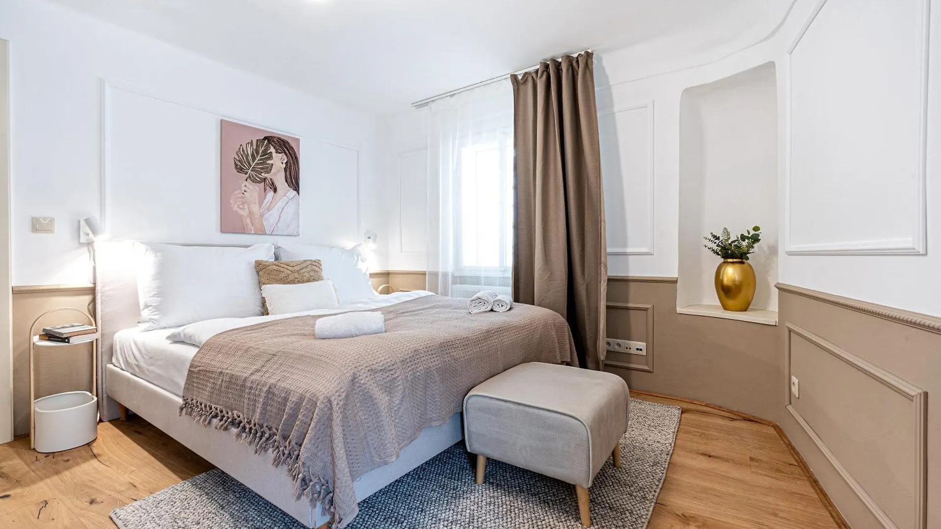 Beautifully Renovated Apartments At Lesser Town Prague