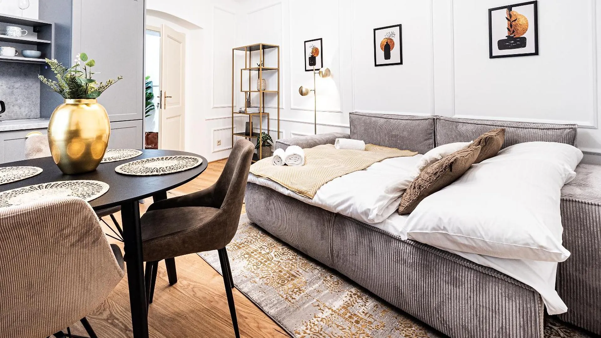 Beautifully Renovated Apartments At Lesser Town Prague