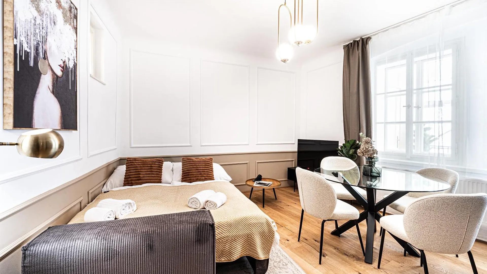 Beautifully Renovated Apartments At Lesser Town Prague