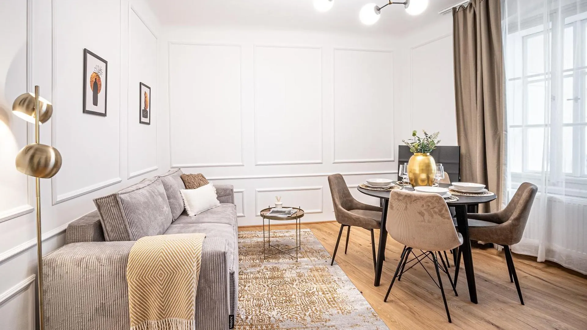 Beautifully Renovated Apartments At Lesser Town Prague