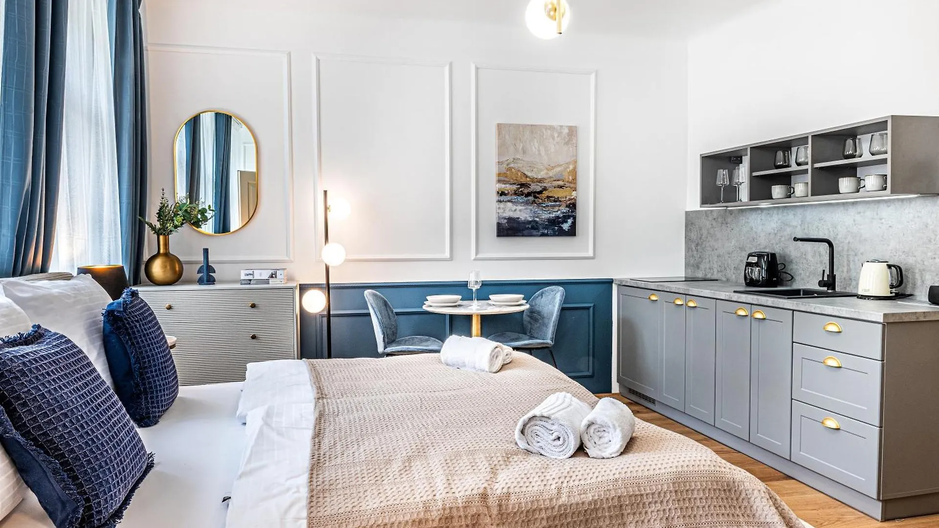 Beautifully Renovated Apartments At Lesser Town Prague